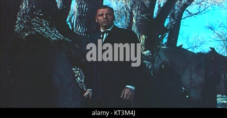 Gunfight at the OK Corral ist ein Western-Film aus dem Jahr 1957 mit Burt Lancaster, der die berühmten Schießereien zwischen Wyatt Earp und Doc Holliday aus dem Jahr 1881 und der Clanton-Gang in Tombstone, Arizona, zeigt. Lancaster spielt die Rolle des legendären Wyatt Earp in dieser dramatischen Darstellung eines historischen Ereignisses. Stockfoto