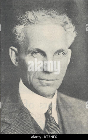 Das Interview mit Henry Ford, das am 7. Januar 1928 in The Literary Digest veröffentlicht wurde, bietet Einblicke in die Ansichten und Erfahrungen des amerikanischen Industriellen, der für die Revolutionierung der Automobilindustrie bekannt ist. Stockfoto