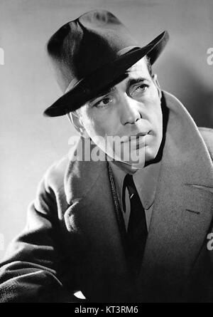 Humphrey Bogart war ein bekannter US-amerikanischer Schauspieler, der in den 1940er Jahren für seine Rollen in klassischen Filmen bekannt war Seine Auftritte in Filmen wie *Casablanca* und *der maltesische Falke* festigten sein Vermächtnis im Hollywood-Kino. Stockfoto