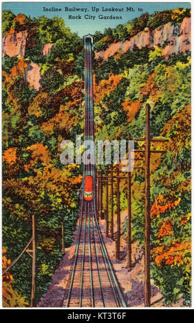 Die Incline Railway, eine historische Standseilbahn in Chattanooga, Tennessee, führt die Passagiere auf den Lookout Mountain zu den Rock City Gardens. Diese malerische Route bietet einen Panoramablick auf die umliegende Landschaft. Stockfoto