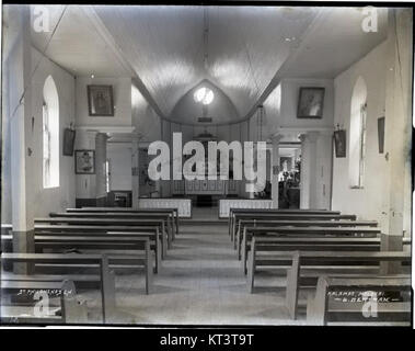 Das Innere der St. Philomena's Church, die von Bruder Bertram erobert wurde, zeigt die architektonische Schönheit der Kirche. Das Foto hebt die Buntglasfenster, die hohen Decken und die religiösen Kunstwerke hervor und unterstreicht die spirituelle und künstlerische Bedeutung des churchâ. Stockfoto