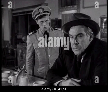 Ein Screenshot aus dem Trailer von Kazanâ 'Panik in den Straßen' fängt einen angespannten Moment aus diesem Film von 1950 ein. Unter der Regie von Elia Kazan befasst sich der Film mit einem Ausbruch einer Epidemie und den Bemühungen, seine Ausbreitung in New Orleans zu kontrollieren. Stockfoto