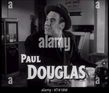 Ein Screenshot aus dem Trailer von „Panic in the Streets“ von Elia Kazan, der wichtige Szenen aus dem Film von 1950 zeigt. Der Film ist ein spannender Kriminalthriller in New Orleans, der sich mit einem tödlichen Ausbruch und einer polizeilichen Ermittlung befasst. Stockfoto