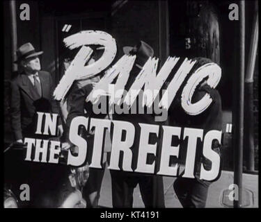 Ein Screenshot aus dem Trailer von „Panic in the Street“, einem Film von Kazan, der einen wichtigen Moment des Films festhält. Der Film ist bekannt für seine angespannte Atmosphäre und seine dramatische Erzählung. Stockfoto