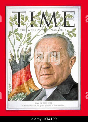 Dieses Bild zeigt Konrad Adenauer, Bundeskanzler der Bundesrepublik Deutschland, fotografiert 1954 und symbolisiert seine bedeutende Rolle in der deutschen Nachkriegspolitik und seine Führungsrolle beim Wiederaufbau des Landes. Stockfoto