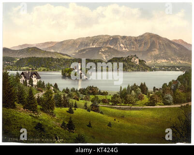 Ein historisches Foto, das den Bleder See in Slowenien während der 1890er Jahre darstellt und die landschaftliche Schönheit und Landschaft der Gegend zeigt. Stockfoto