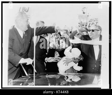 Ein Foto von Lyndon B. Johnson, dem 36. Präsidenten der Vereinigten Staaten, wie im New York World-Telegram and Sun (NYWTS) gezeigt. Das Image repräsentiert seine Führungsrolle in den 1960er Jahren, insbesondere in den Bereichen Bürgerrechte und Sozialreform. Stockfoto