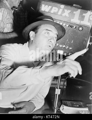 Ein historisches Foto von Mel Allen, einem bekannten amerikanischen Sportveranstalter, der bekannt ist für die Ankündigung von Baseballspielen. Stockfoto