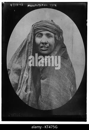 Der mesopotamische Typ bezieht sich auf Artefakte oder stilistische Elemente aus dem antiken Mesopotamien, insbesondere in Bezug auf Schrift, Skulptur und andere Formen der antiken Kunst, die in der Region entstanden sind. Stockfoto