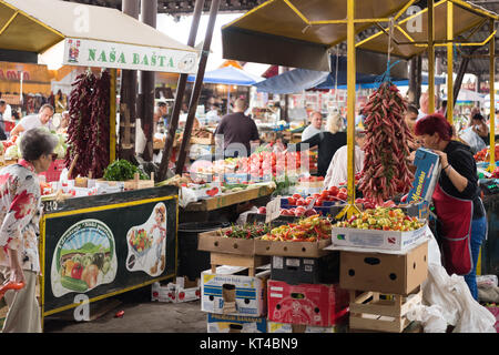 Frisches Gemüse auf dem Obst- und Gemüsemarkt, Nis, Serbien Stockfoto