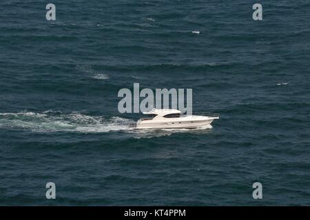 Motorboot auf dem Meer Stockfoto