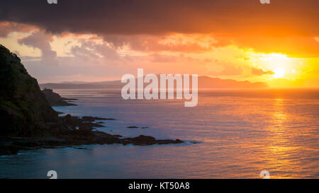 Sonnenaufgang über dem Pazifischen Ozean von Cape Reinga, North Island, Neuseeland gesehen Stockfoto