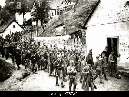 "Nemacki zarobljenici u Uzicu 1941" bedeutet übersetzt "deutsche Gefangene in Uzice 1941". Das Bild oder Dokument zeigt deutsche Soldaten, die während des Zweiten Weltkriegs 1941 in der Stadt Uzice in Jugoslawien gefangen genommen wurden. Dies spiegelt die Ereignisse des Krieges wider und fängt einen historischen Moment aus dem Konflikt ein. Stockfoto