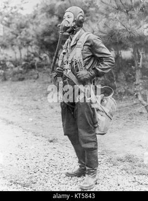 No Kum-sok, ein nordkoreanischer Überläufer, machte 1953 Schlagzeilen, als er mit einem MiG-15-Jet nach Südkorea übergelaufen ist. Dieser hochkarätige Abstieg markierte ein bedeutendes Ereignis während des Koreakrieges und verdeutlichte die intensiven Spannungen im Kalten Krieg und den Abstieg von Militärpersonal auf die Gegenseite. NO's Aktionen erregten aufgrund der strategischen Auswirkungen seines Abstiegs weltweite Aufmerksamkeit. Stockfoto