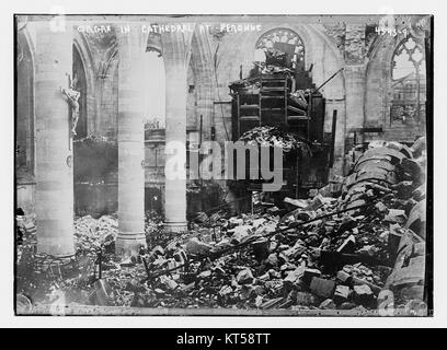 Orgel der Kathedrale in Peronne (26217106732) Stockfoto