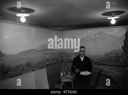 Ansel Adams’ Fotografie von Manzanar, Teil seiner Dokumentarserie über die Internierung Japans während des Zweiten Weltkriegs, ist ein bedeutendes Werk in der amerikanischen Fotografie, das die harten Bedingungen im Internierungslager zeigt. Stockfoto