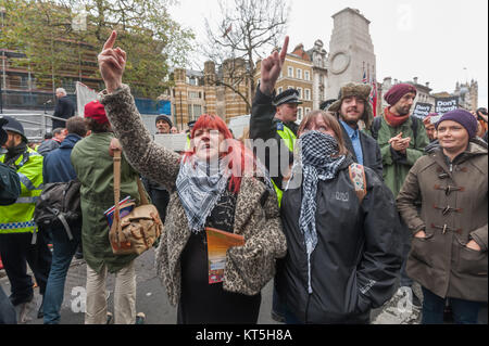 Keine Bombe Syrien Demonstranten blockieren Whitehall ignorieren Polizei fordert von der Straße zu bekommen. Stockfoto