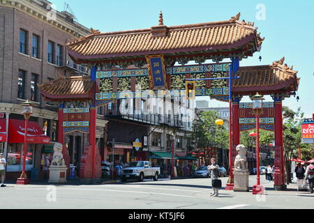 Die Tore der Harmonische Interesse bewachen den Eingang weg, Victoria BC Chinatown. Stockfoto