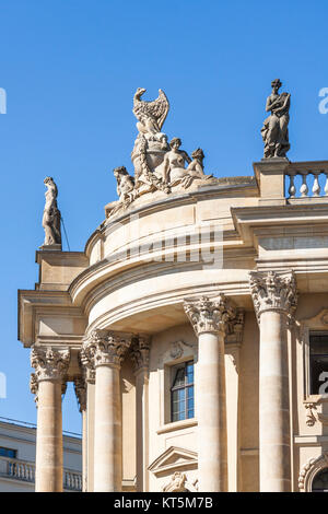 Das Dach sklulpturen Fries Stockfoto