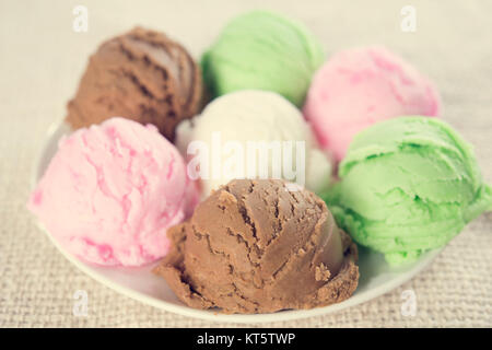 Ice Cream scoops Collection an der Platte. Stockfoto