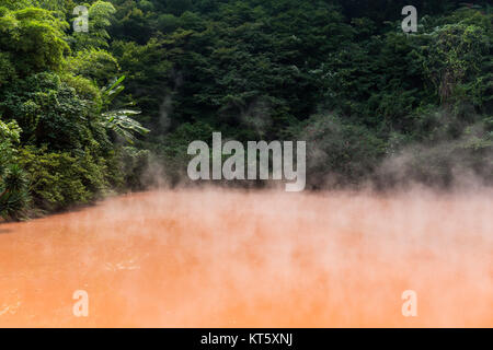 Blut Teich Hölle in Beppu Stockfoto