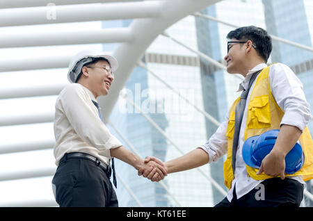 Architekten Handshake und Business Personen Konzept. Partnerschaft Stockfoto