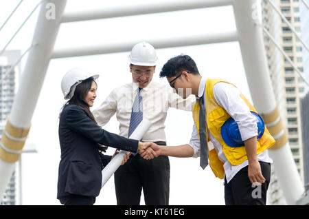 Business Handshake. Architekten Handshake und Business Personen Konzept. Stockfoto