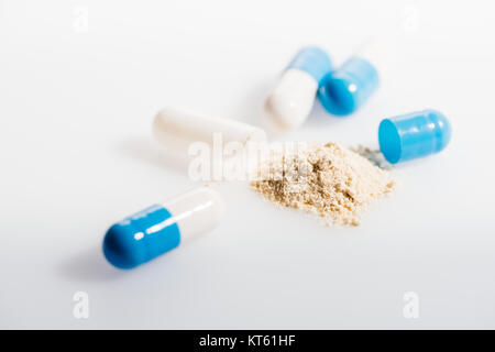 Vergrößerte Ansicht des medizinischen Kapseln mit Medikamente, Medizin und Gesundheitswesen-Konzept Stockfoto