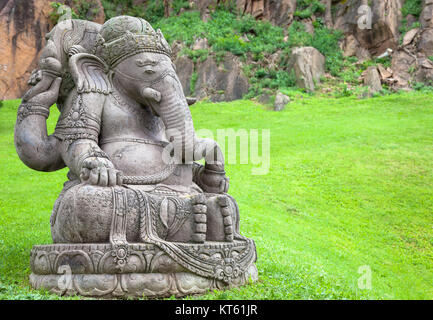 Ganesha Statue in einem wunderschönen Garten Stockfoto