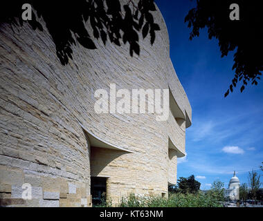 Das Smithsonian National Museum of the American Indian beherbergt eine riesige Sammlung von Artefakten der amerikanischen Ureinwohner, die Einblicke in die verschiedenen Kulturen und Geschichten der indigenen Völker in Nordamerika bieten. Das Artefakt mit der Nummer 14905v ist Teil dieser Sammlung. Stockfoto