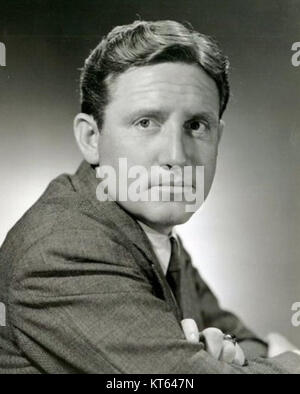 Spencer Tracy (1900–1967) war ein US-amerikanischer Schauspieler, der für seinen natürlichen Stil und seine Vielseitigkeit bekannt war und 1937 und 1938 den Academy Award als bester Schauspieler gewann. Stockfoto
