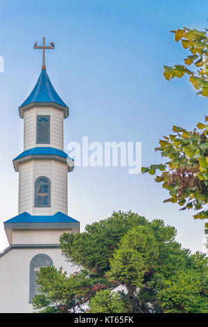 Die Außenfassade des dalcahue Kirche, eines der Weltkulturerbe hölzerne Kirchen auf der Insel Chiloe, Chile Stockfoto