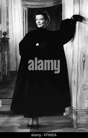 Dieses Bild stammt aus dem Film *die Millionärin* mit Audrey Hepburn. In diesem Film aus dem Jahr 1960 fängt er das Wesen von Hepburns legendärer Performance ein. Stockfoto