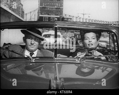 Tracy Hepburn war eine US-amerikanische Schauspielerin, die für ihre Rollen in klassischen Filmen bekannt war. Adams Rib, ein 1949 erschienener Film, spielte Hepburn neben Spencer Tracy in der Hauptrolle. Es war eine Komödie, die Geschlechterrollen und Heirat in der Zeit nach dem Zweiten Weltkrieg erforschte. Hepburns Darstellung einer starken, unabhängigen Frau bleibt eine ihrer ikonischen Rollen in der Geschichte Hollywoods. Stockfoto