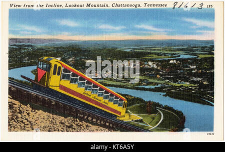 Ein malerischer Blick von der Hanglage auf dem Lookout Mountain in Chattanooga, Tennessee, mit Panoramablick auf die umliegende Landschaft, einschließlich der Stadt und der nahegelegenen Täler. Stockfoto