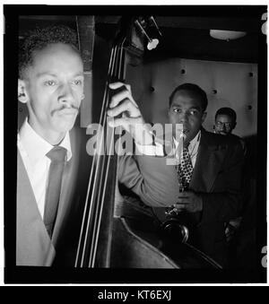 (Porträt von Charlie Parker, Tommy Potter und Max Roach, drei Zweien, New York, N.Y., Ca. 12.08.1947) (5105149798) Stockfoto