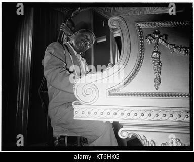 (Porträt von Erroll Garner, New York, N.Y., zwischen 1946 und 1948) (5306375787) Stockfoto