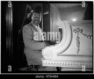 (Porträt von Erroll Garner, New York, N.Y., zwischen 1946 und 1948) (5306376121) Stockfoto