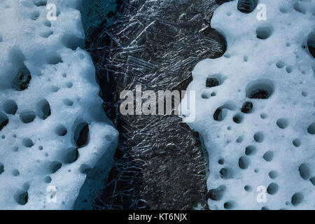 Eiskristalle über Nacht an einem kleinen Bach auf Matanuska Gletscher, nordöstlich von Anchorage, Alaska, USA Stockfoto