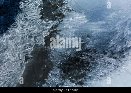 Eiskristalle über Nacht an einem kleinen Bach auf Matanuska Gletscher, nordöstlich von Anchorage, Alaska, USA Stockfoto