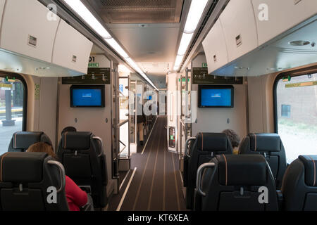 In einem bis Express oder Union Pearson Express Zug an der Union Station in Toronto, Ontario, Kanada. Stockfoto