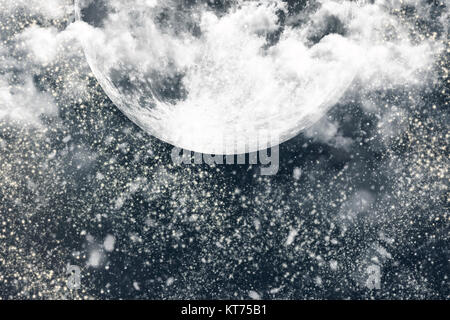 Weihnachten Nacht Winter Hintergrund mit dunklen Himmel, Mond, Sternen, Wolken und Schneeflocken Stockfoto