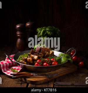 Knusprig Braten vom Grill Stockfoto