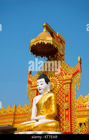 Die globale Vipassana Pagode. Meditation Hall in der Nähe von Gorai, nord-westlich von Mumbai, Indien. Stockfoto