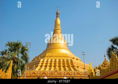 Die globale Vipassana Pagode. Meditation Hall in der Nähe von Gorai, nord-westlich von Mumbai, Indien. Stockfoto