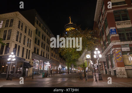 VANCOUVER - ca. 2012: Stream Clock mit Hafen Zentrum im Hintergrund Stockfoto