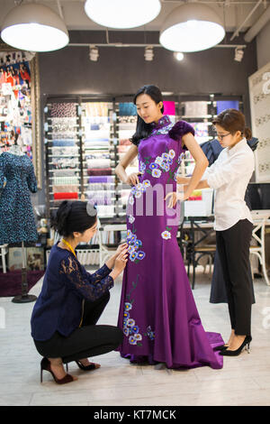 Anpassung des Kunden Kleid Mode-Designer Stockfoto