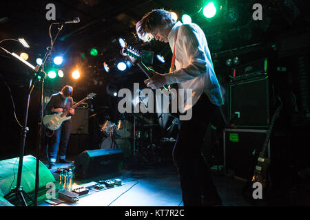 Der amerikanische Sänger, Songwriter und Musiker Thurston Moore ist am besten als Sänger und Gitarrist der Rockband Sonic Youth bekannt. Hier Thurston Moore führt ein Live Konzert mit den Thurston Moore Band bei John Dee in Oslo. Norwegen, 15/11 2015. Stockfoto