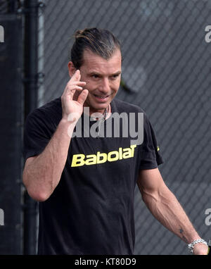 BOCA RATON, FL - 20. NOVEMBER: Rocker Gavin Rossdale wird gesehen, Tennis spielen, ohne seinen Ehering nach von Frau Gwen Stefani Im Boca Raton Resort Tennis Center split für die 26. jährlichen Chris Evert/Raymond James Pro-Celebrity Tennis Classic, Boca Raton, Florida. Personen: Gavin Rossdale Stockfoto