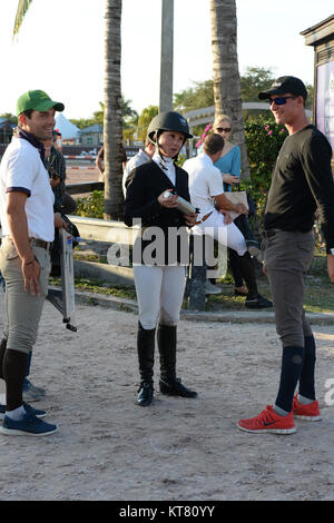 WELLINGTON, FL - MÄRZ 01: (exklusive Deckung) Ehemaliger Bürgermeister von New York Michael Bloomberg's Tochter Georgina Bloomberg Ende einer enttäuschenden 32. Wie Sie Teilnehmer der $ 150.000 Lugano Diamanten Grand Prix mit ihrem Pferd Lilli im Winter Equestrian Festival in Palm Beach International Equestrian Center am 1. März 2015 in Wellington, Florida Personen: Georgina Bloomberg Stockfoto